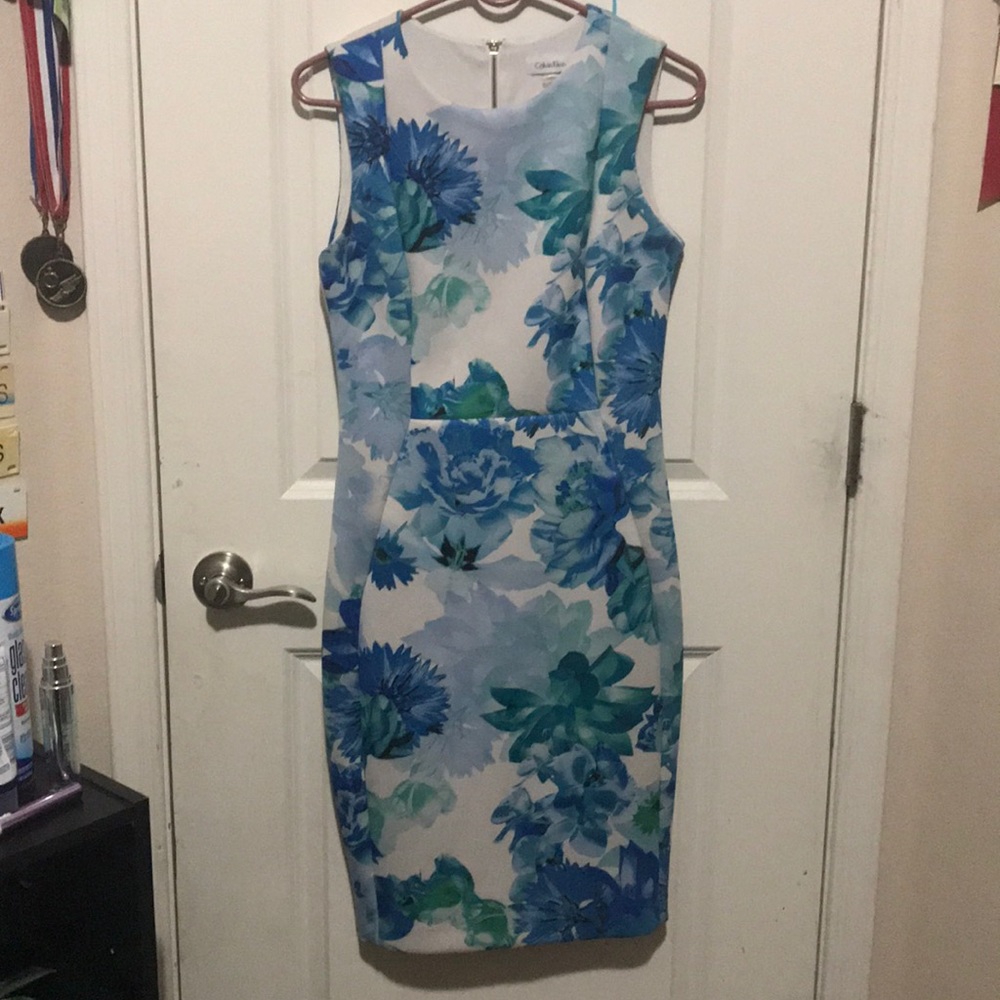 Calvin Klein Size 8 Scuba/Sheath W/ Flowers